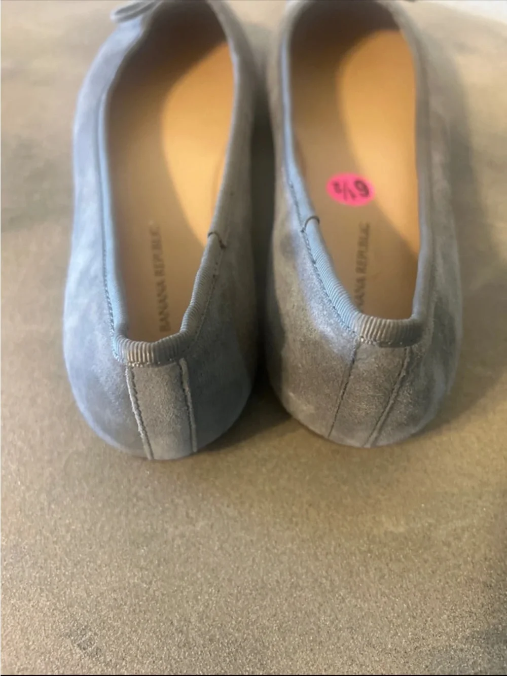 NWOT Banana Republic Gray Suede Ballet Flats with Bow Detail size 6.5